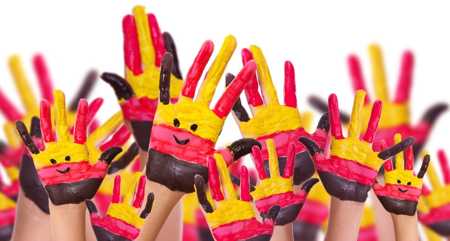"Das war doch ein Foul!" Wir haben ein lustiges Fußball-Floskel-Bingo zum Download vorbereitet. Bei Eickhoffs in Menden und im Onlineshop.