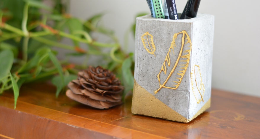 Entdecken Sie den vielseitigen Werkstoff Beton und gießen Sie sich Ihren eigenen Stiftebecher. Mehr dazu bei Eickhoffs in Menden und im Onlineshop.