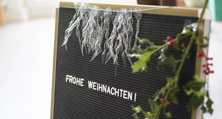 Winterliche Deko: So verwandeln Sie leere PET-Flaschen in Eiszapfen. Bei Giesen-Handick und Schroeder Papeterie in Neukirchen-Vluyn und Moers und im Onlineshop finden Sie alles für Ihre Umsetzung.