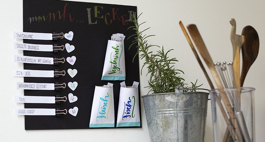 Basteln Sie mit Ihren Kindern einen Essensplaner für die ganze Familie. Bei Giesen-Handick und Schroeder Papeterie in Neukirchen-Vluyn und Moers und im Onlineshop finden Sie alles für Ihre Umsetzung.