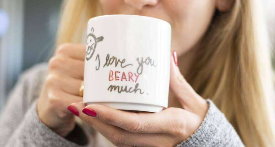 Tassen personalisieren: Mit unseren Handlettering-Vorlagen geht das ganz leicht. Bei Giesen-Handick und Schroeder Papeterie in Neukirchen-Vluyn und Moers und im Onlineshop finden Sie alles für Ihre Umsetzung.