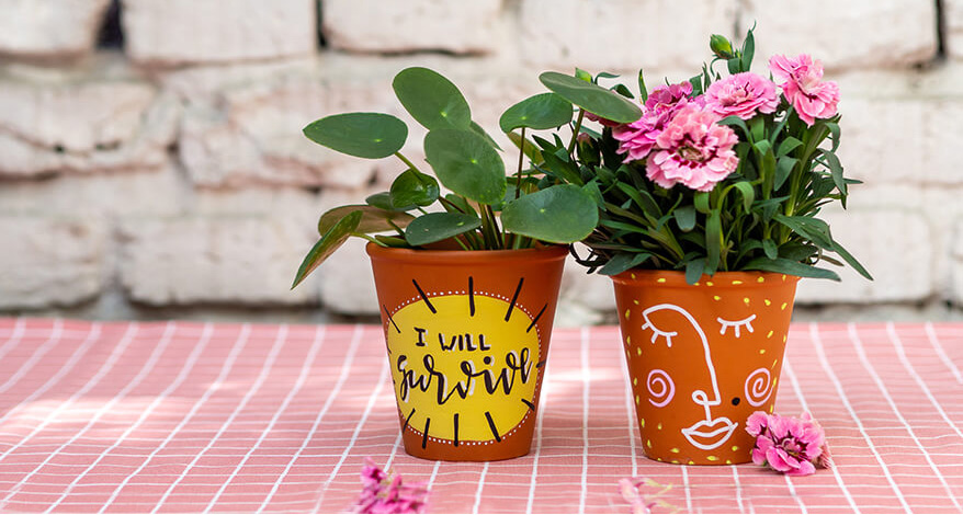 Gestalten Sie einen Keramik-Blumentopf mit Marken und unseren Download-Vorlagen. Mehr dazu bei Giesen-Handick und Schroeder Papeterie in Neukirchen-Vluyn und Moers und im Onlineshop.