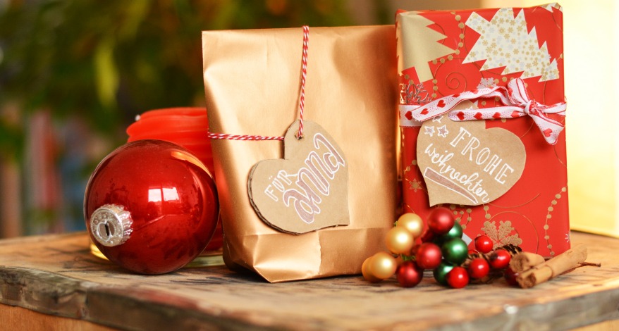 Mit diesen Geschenkanhängern aus Pappe ist ganz klar, wer welches Präsent bekommt. Mehr dazu bei Papierhaus Hartmann in Greifswald und im Onlineshop.