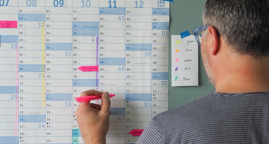 Ob XXL-Wandplaner oder Tischkalender, wir zeigen Ihnen, wie man verschiedene Kalender im Büro einsetzt. Mehr bei Ortloff in Köln und im Onlineshop.