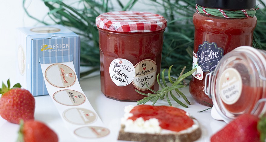 Erdbeeren und Rosmarin – das soll zusammenpassen? Und wie! Wir verraten Ihnen das leckere Marmeladenrezept. Bei Wall am Markt in Kirchheim unter Teck und im Onlineshop.