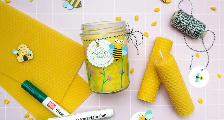 Gießen oder Rollen: Wir zeigen Ihnen zwei einfache DIY-Bienenwachskerzen. Mehr dazu bei Wall am Markt in Kirchheim unter Teck und im Onlineshop.